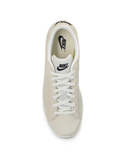 Nike White Baskets En Daim À Logo Perforé
