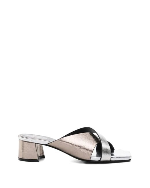 DONNARì White Crossover-Strap Leather Sandals