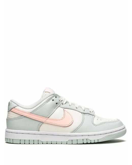 Baskets Dunk 'Barely' Nike en coloris Green