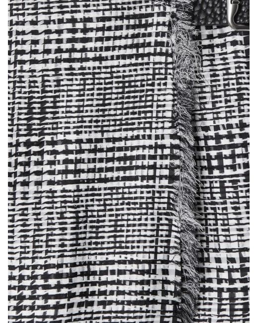 Falda con detalle de pliegues Burberry de color Gray