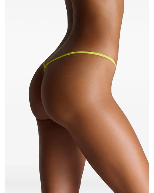 Maison Close Yellow String Panorama