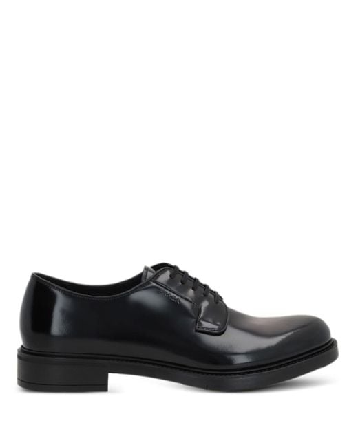 Zapatos derby con acabado pulido Prada de hombre de color Black