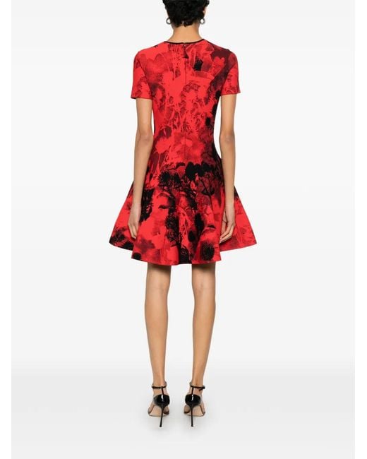 McQueen Red Robe Courte À Col Rond Et Ourlet Évasé