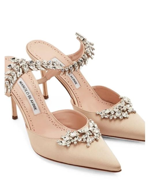 Manolo Blahnik White Mules Lurum En Satin À Ornements De Cristal