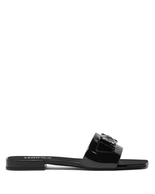 Sandales en cuir à fini verni Versace en coloris Black