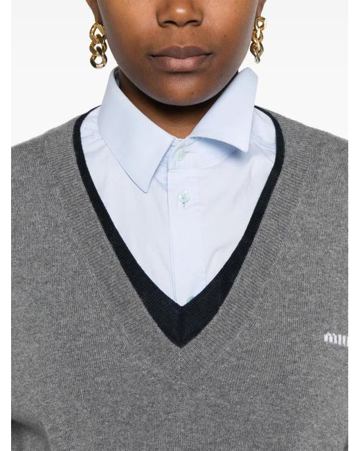 Pull À Col V Miu Miu en coloris Gray