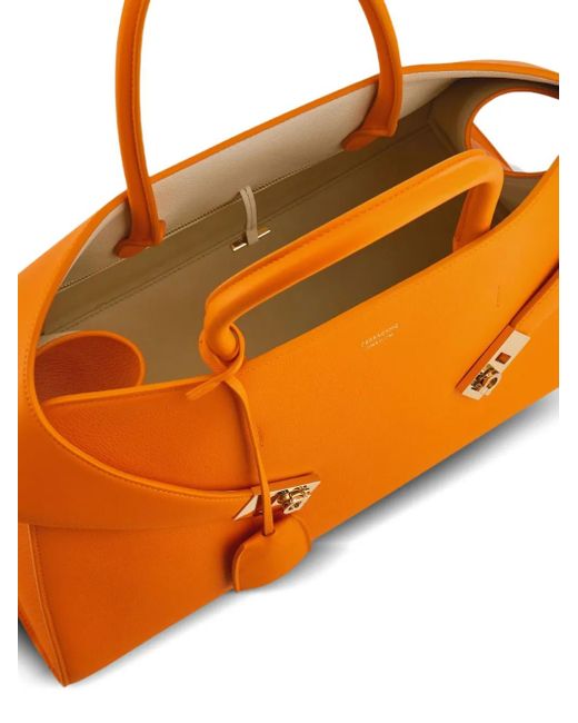 Borsa Tote Hug Grande di Ferragamo in White