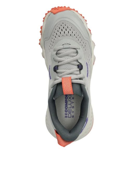 Sneakers Charged Maven di Under Armour in White