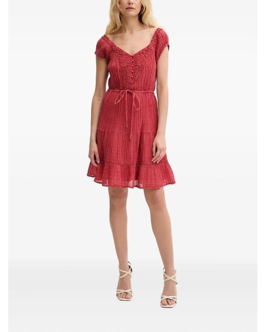 Vestido corto Eco Ciel con ribete de ganchillo Guess de color Red