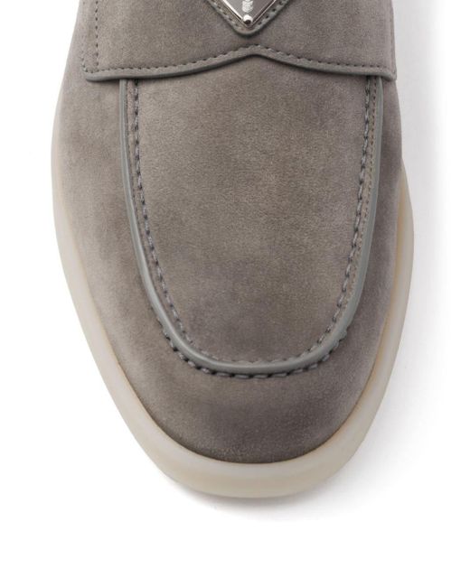 Prada Fersenfreie Wildleder-Loafer mit Triangel-Logo in Gray für Herren