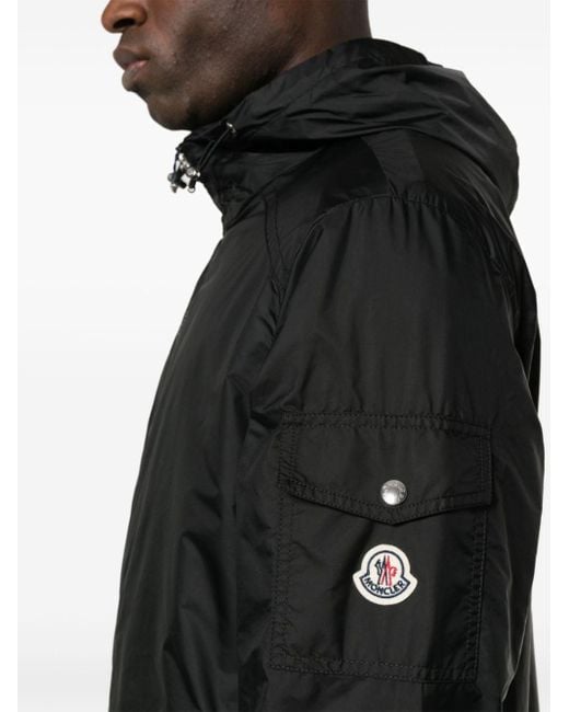 Chaqueta con capucha y aplique del logo Moncler de hombre de color Black