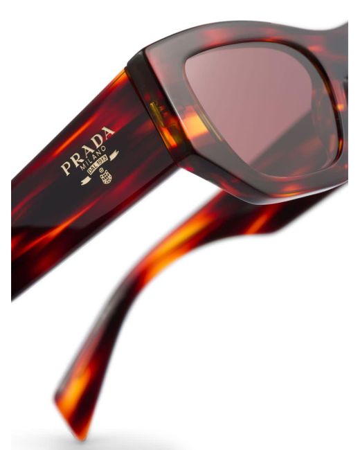 Prada Red Cat-Eye-Sonnenbrille in Schildpattoptik