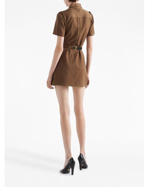 Robe-chemise à taille ceinturée Prada en coloris Brown