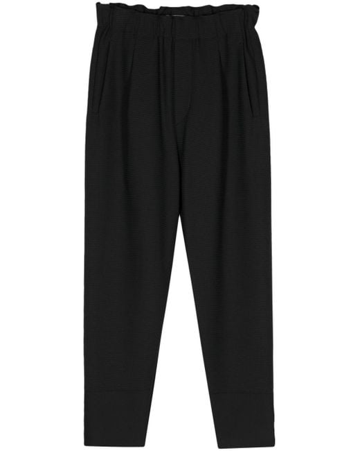 Pantalones capri plisados Issey Miyake de color Black