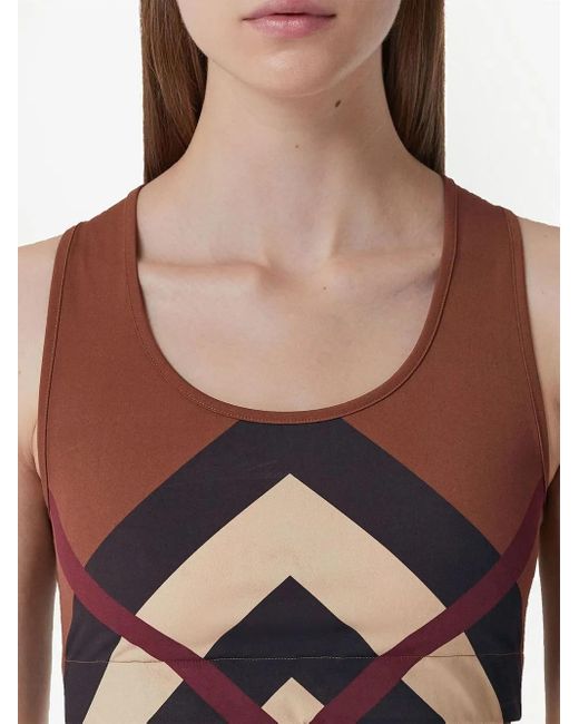 Top corto con motivo Chevron Check Burberry de color Brown