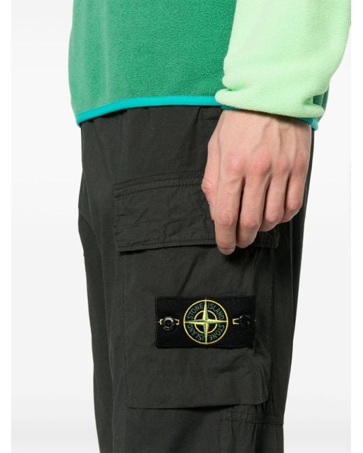 Pantaloni affusolati con applicazione Compass di Stone Island in Black da Uomo