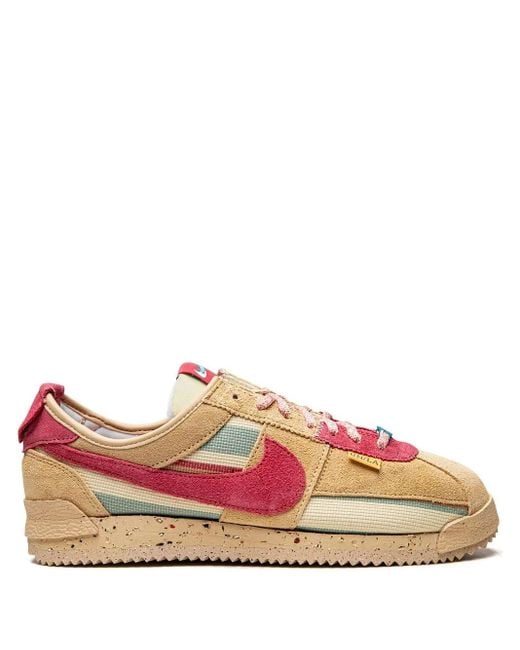 Nike X Union Cortez Low-Top Sneakers in het Pink