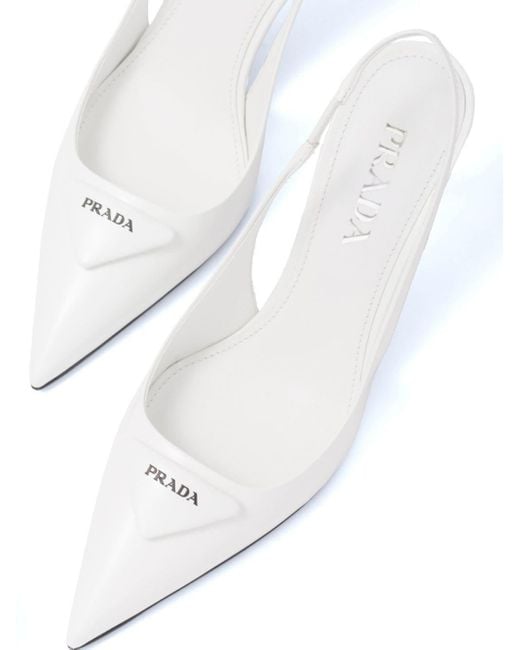Zapatos con tacón de 75 mm y tira trasera Prada de color White
