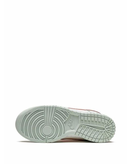 Baskets Dunk 'Barely' Nike en coloris Green