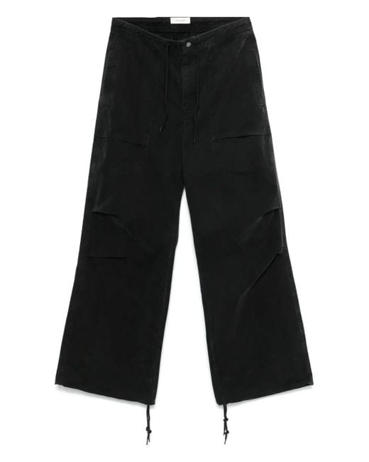 Entire studios Barren Broek in het Black