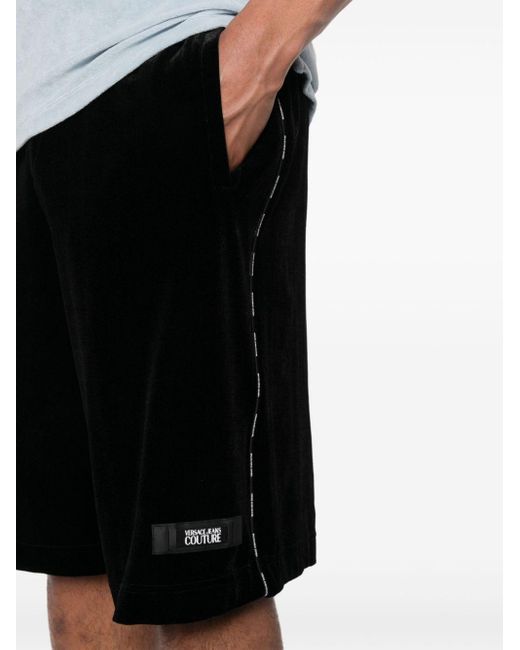 Short en velours à patch logo Versace pour homme en coloris Black