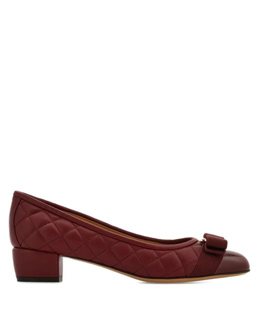 Escarpins Vara 30 Mm À Design Matelassé Ferragamo en coloris Red