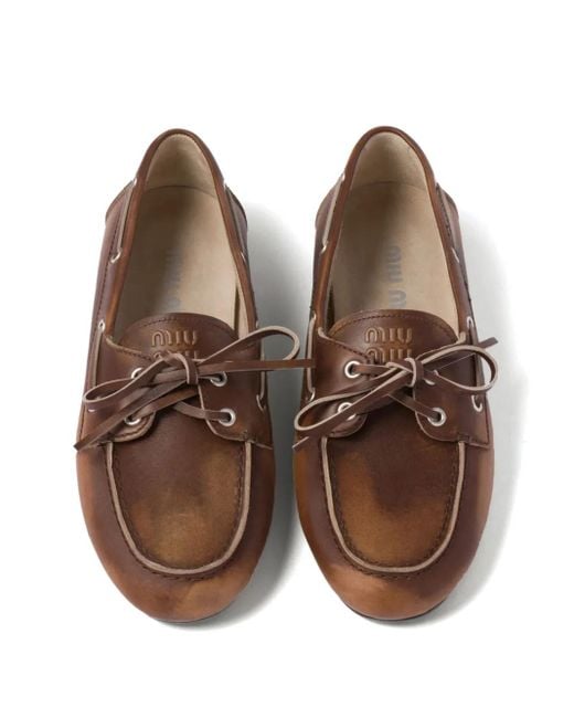 Miu Miu Gebleekte Leren Loafers Met Strikdetail in het Brown