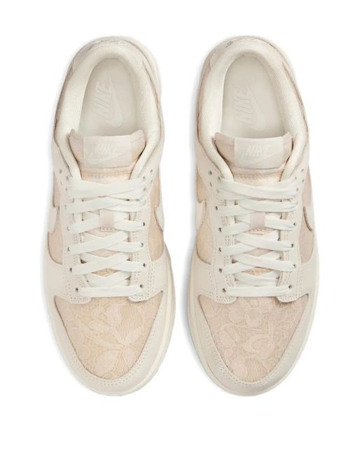 Nike White Sneakers Mit Blumenspitze