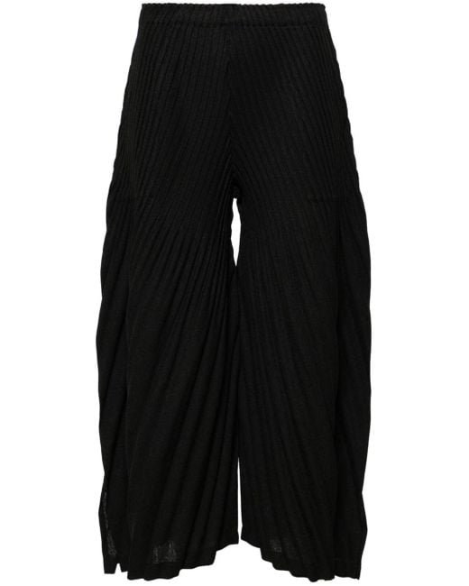 Pantaloni crop Like di Issey Miyake in Black