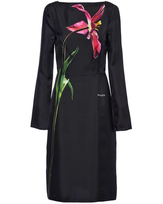 Robe mi-longue en soie à fleurs Prada en coloris Black