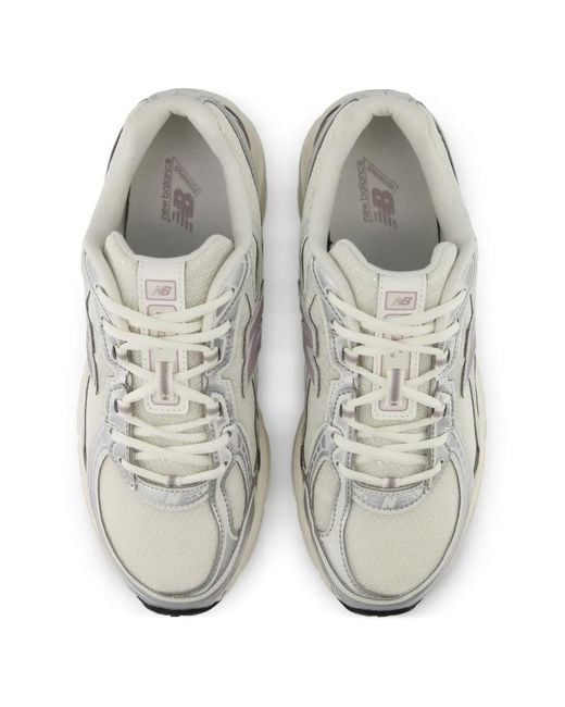 New Balance White Baskets 740
