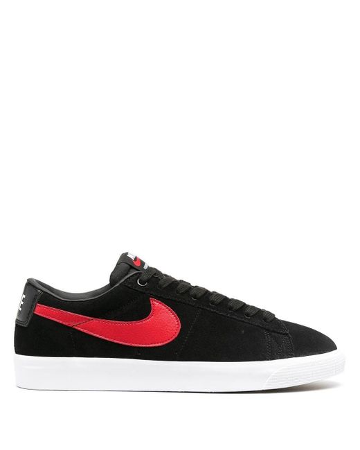 black low top nike shoes