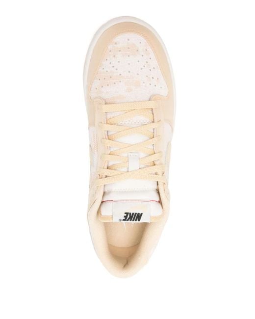 Baskets Dunk Low Nike en coloris Natural