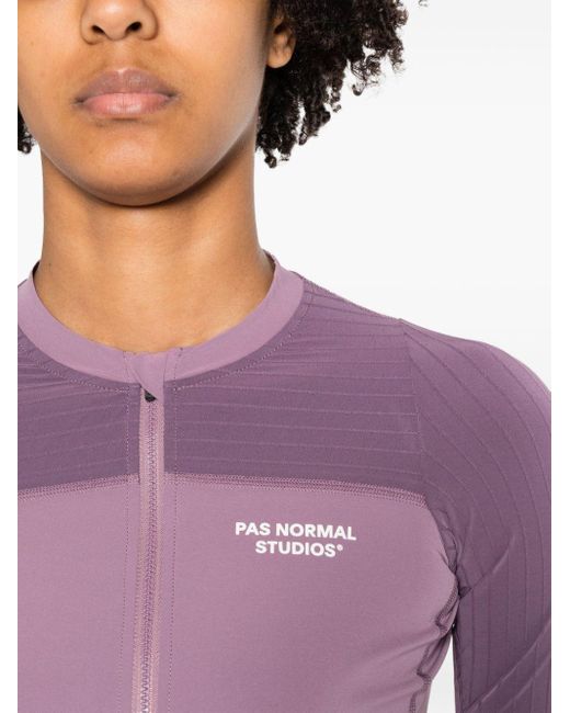 Pas Normal Studios Purple Leichte Fahrradweste mit Logo-Print