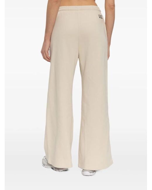Pantalones de chándal con logo en relieve EA7 de color Natural
