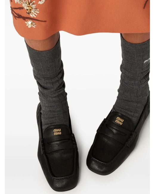 Miu Miu Black Loafer Mit Logo-Prägung