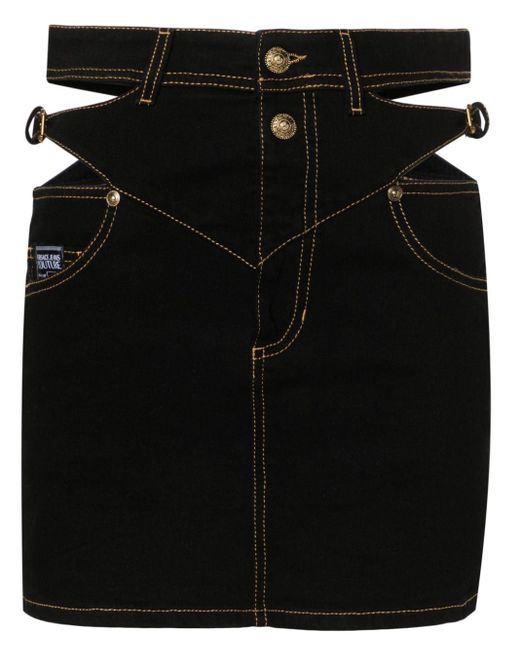 Jupe courte en jean à imprimé baroque Versace en coloris Black