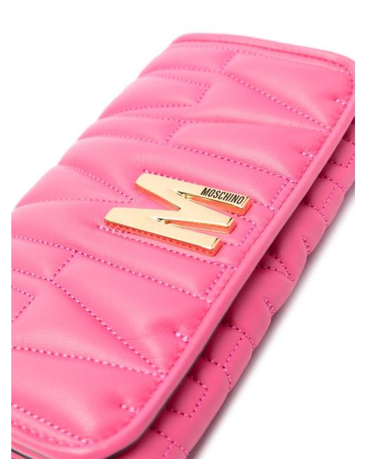 Bandolera con acolchado del logo Moschino de color Pink