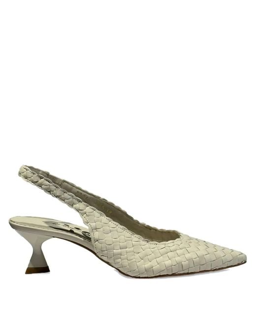 LA ROSE Metallic Carol Pointed Slingback Pumps