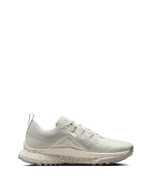 Nike White Baskets React Pegasus Trail 4