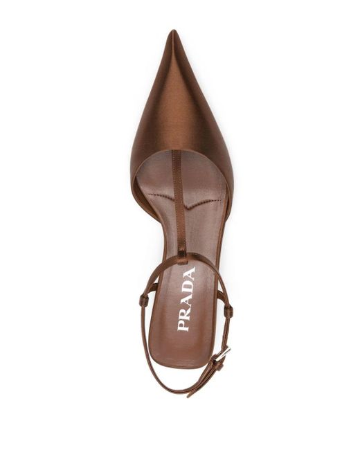 Zapatos de tacón con logo en relieve Prada de color Brown