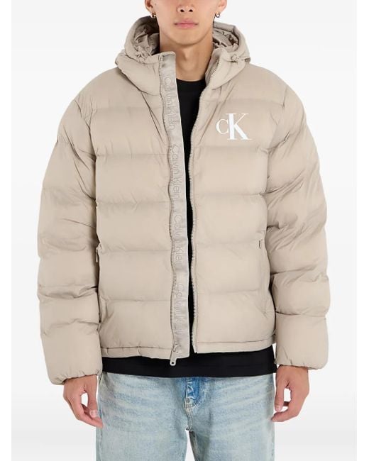 Plumífero con capucha y logo Calvin Klein de hombre de color Natural