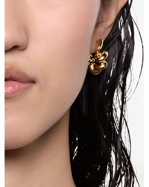 Aro mediano con diseño en espiral Maria Black de color Metallic