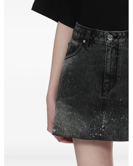 Falda vaquera con salpicadura de pintura we11done de color Gray