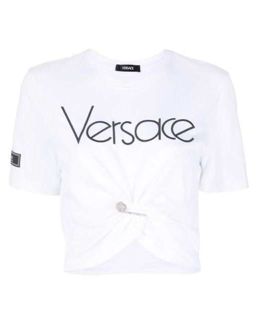 T-shirt crop à détail d'épingle Versace en coloris White