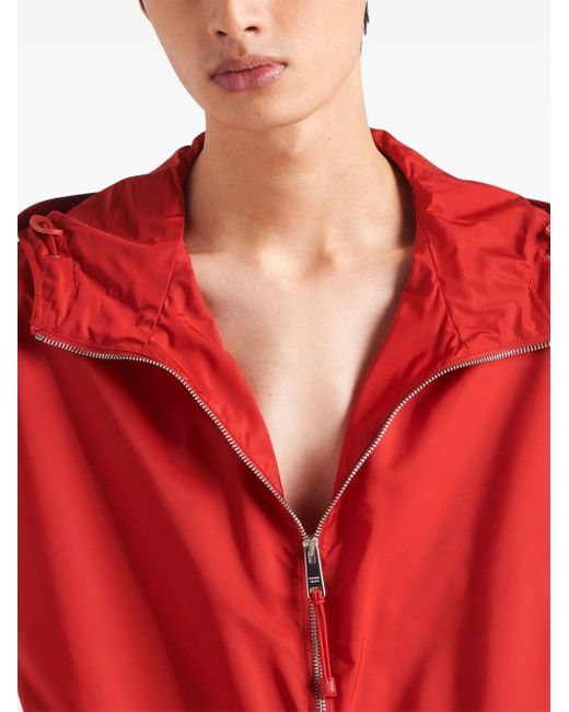 Veste à logo en émail Prada pour homme en coloris Red