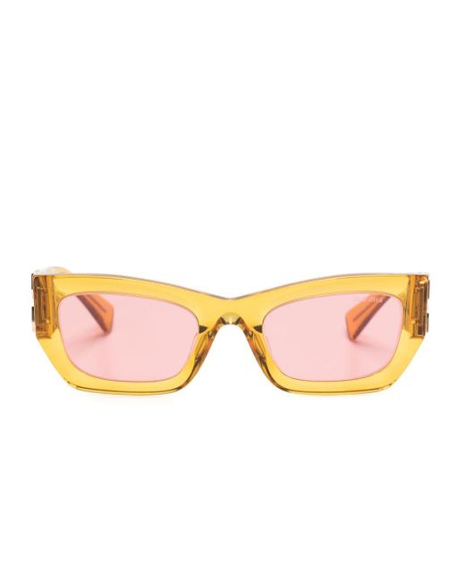 Occhiali da sole rettangolari con montatura trasparente di Miu Miu in Pink