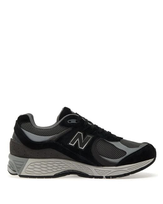 Sneakers 2002R di New Balance in Black