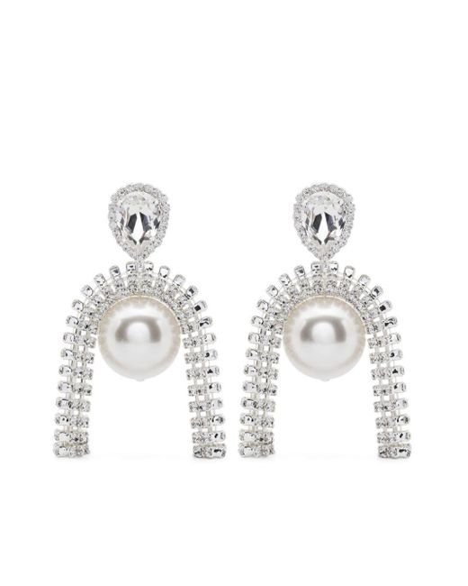 Boucles d'oreilles pendantes serties de perles Magda Butrym en coloris White