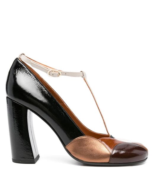 Chie Mihara 100 Mm Pumps Met Blokhak En T-Bandje in het Brown